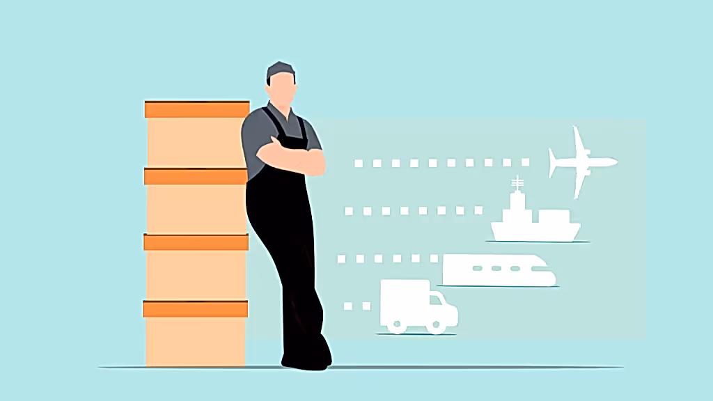 Kargo kutularının yanında duran çalışan ve arka planda uçak, gemi, kamyon ve tren simgeleri, lojistik ve küresel tedarik zinciri yönetimini temsil ediyor.