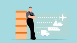 Kargo kutularının yanında duran çalışan ve arka planda uçak, gemi, kamyon ve tren simgeleri, lojistik ve küresel tedarik zinciri yönetimini temsil ediyor.